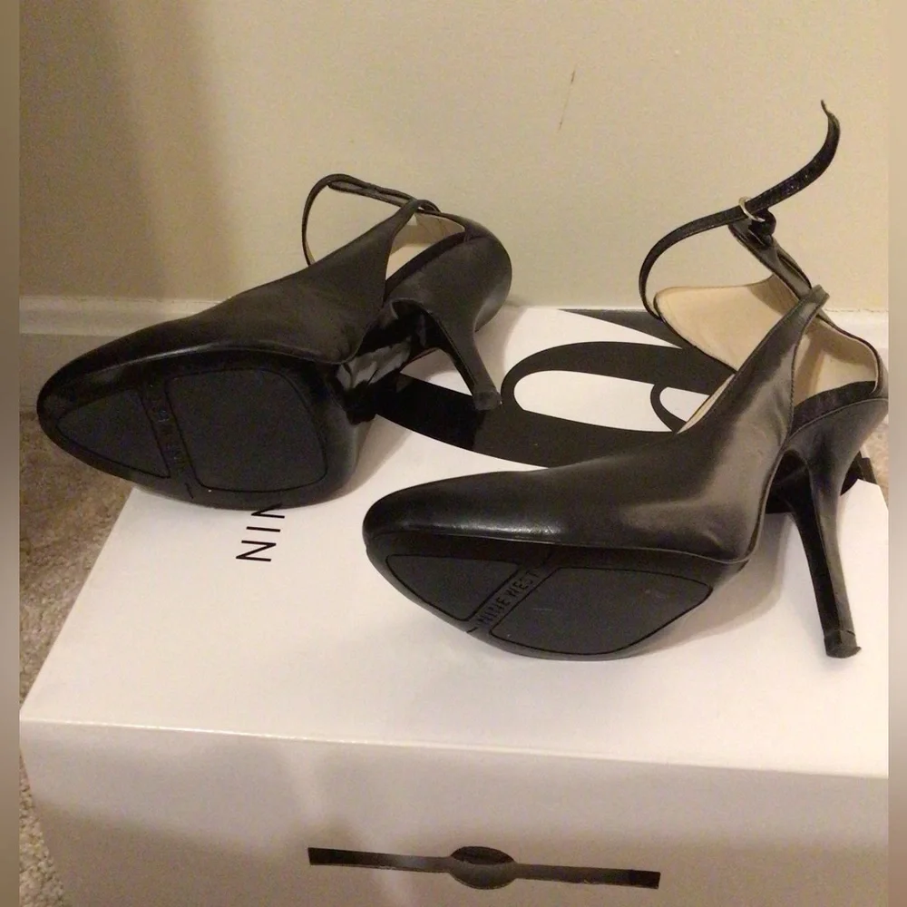 Women’s Heels - Picture 3 of 4